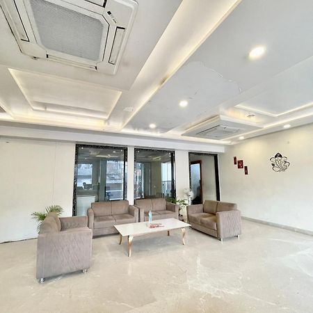 Hotel Rudraksh ! Varanasi !Fully-Air-Conditioned Hotel At Prime Location With Parking Availability, Near Kashi Vishwanath Temple, And Ganga Ghat 2 Экстерьер фото