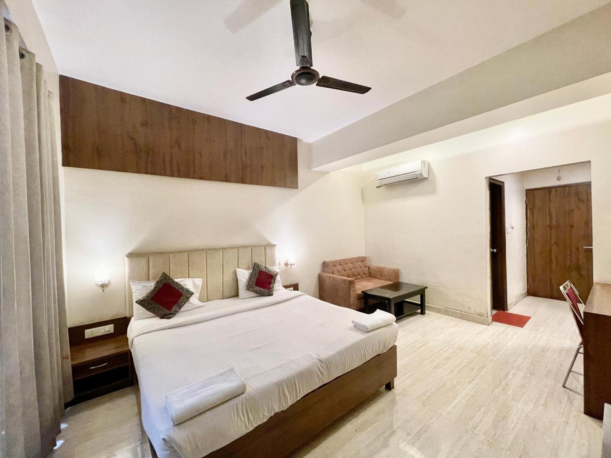 Hotel Rudraksh ! Varanasi !Fully-Air-Conditioned Hotel At Prime Location With Parking Availability, Near Kashi Vishwanath Temple, And Ganga Ghat 2 Экстерьер фото